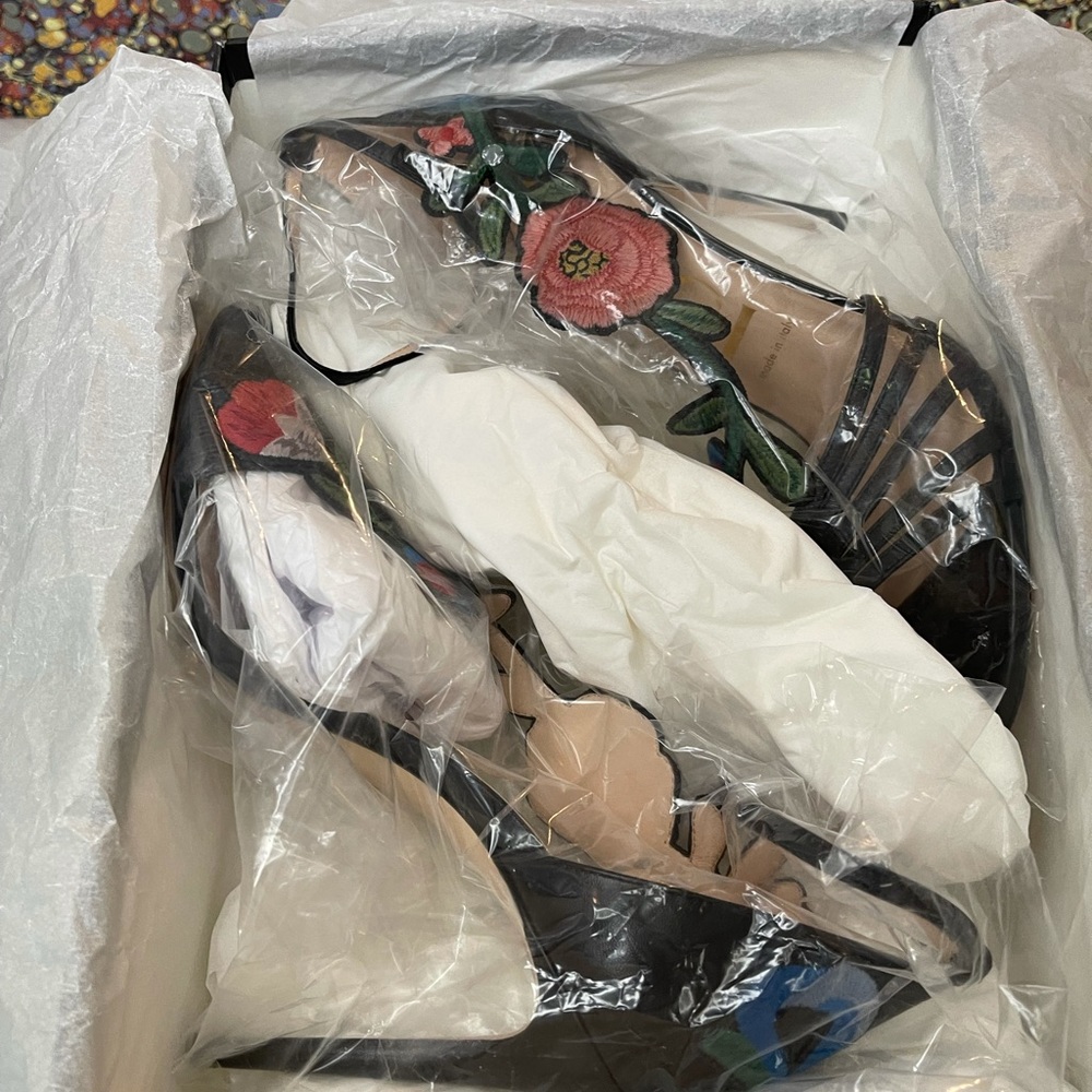 Gucci black leather opehlia floral sandals - Picture 2 of 6